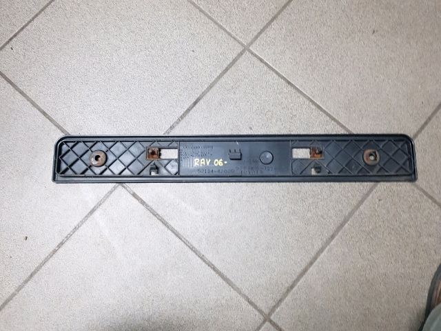 bontott TOYOTA RAV 4 Rendszámtábla Tartó