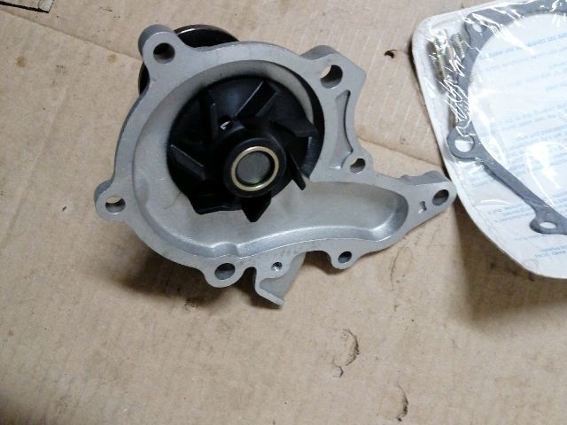 bontott TOYOTA TERCEL Vízpumpa