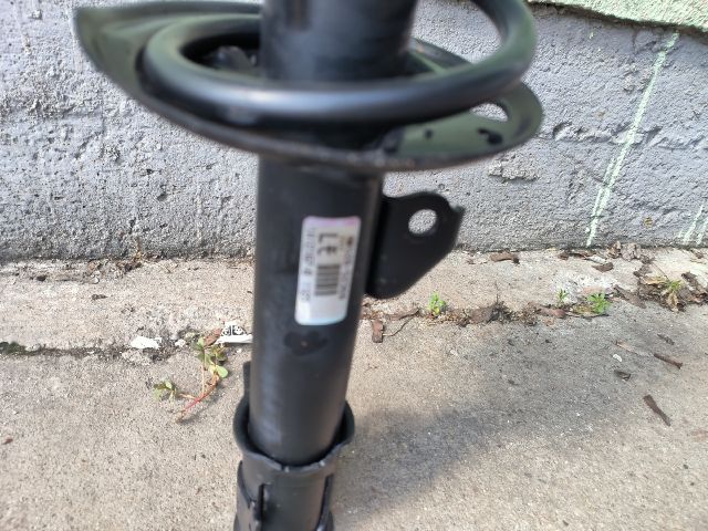 bontott TOYOTA URBAN CRUISER Bal első Gólyaláb (Lengécsillapító, Rugó)