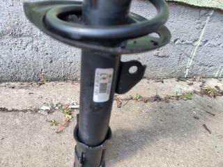 bontott TOYOTA URBAN CRUISER Bal első Gólyaláb (Lengécsillapító, Rugó)