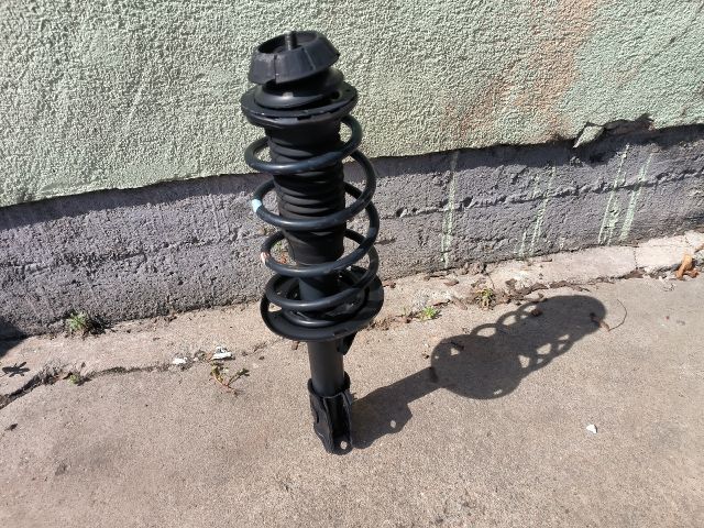 bontott TOYOTA URBAN CRUISER Jobb első Gólyaláb (Lengécsillapító, Rugó)