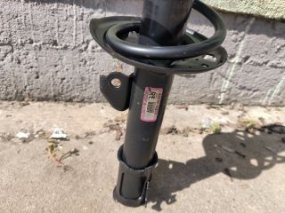 bontott TOYOTA URBAN CRUISER Jobb első Gólyaláb (Lengécsillapító, Rugó)