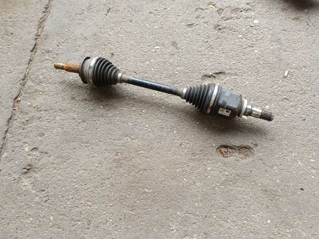 bontott TOYOTA URBAN CRUISER Bal Féltengely