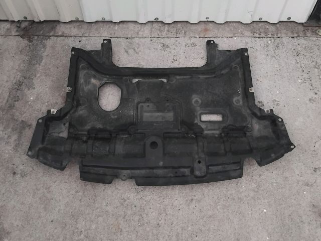 bontott TOYOTA URBAN CRUISER Alsó Motorburkolat