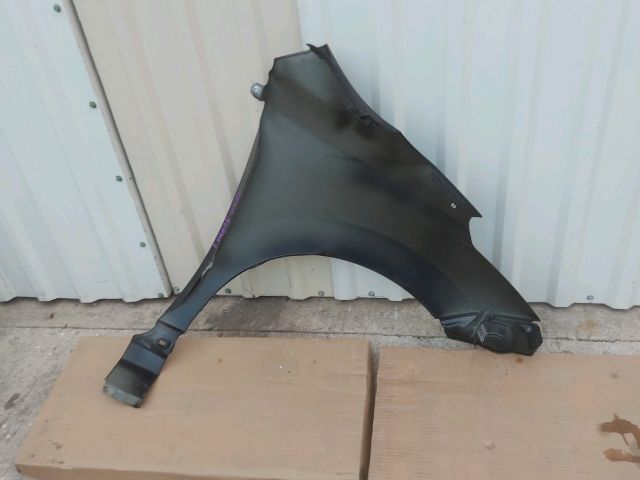 bontott TOYOTA URBAN CRUISER Bal első Sárvédő