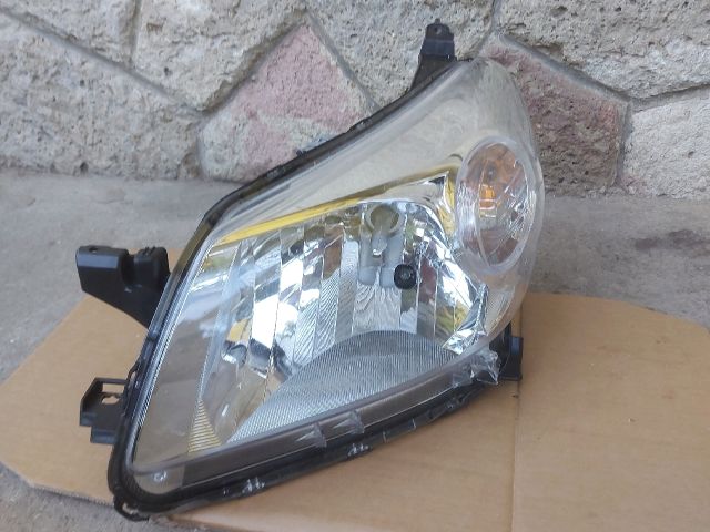 bontott TOYOTA URBAN CRUISER Bal Fényszóró