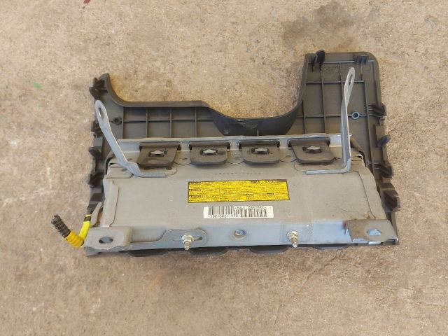 bontott TOYOTA URBAN CRUISER Bal Térdlégzsák