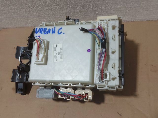 bontott TOYOTA URBAN CRUISER Biztosítéktábla Utastér