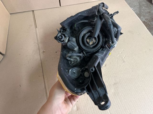 bontott TOYOTA URBAN CRUISER Jobb Fényszóró