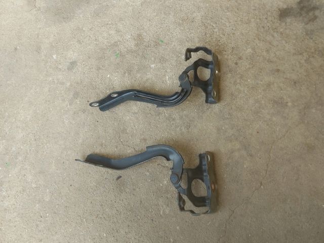 bontott TOYOTA URBAN CRUISER Motorháztető Zsanér Pár