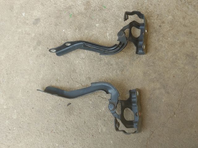 bontott TOYOTA URBAN CRUISER Motorháztető Zsanér Pár