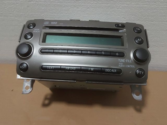 bontott TOYOTA URBAN CRUISER Rádió / CD