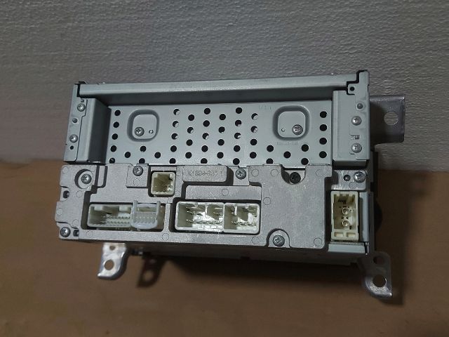 bontott TOYOTA URBAN CRUISER Rádió / CD