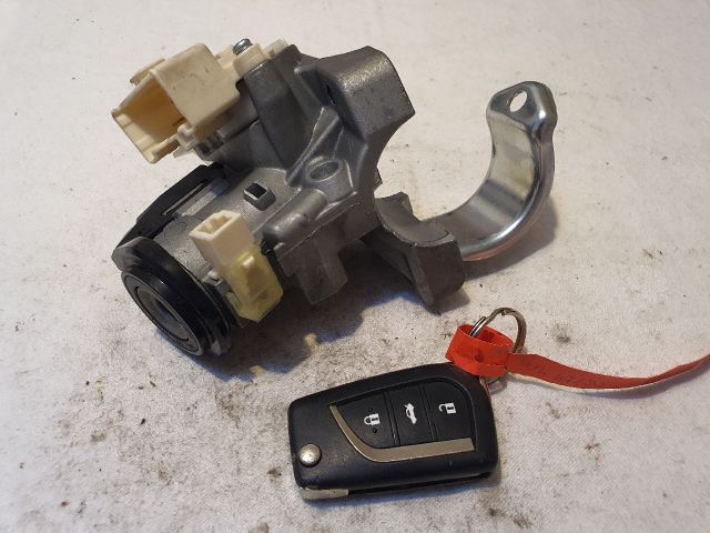 bontott TOYOTA VERSO Gyújtáskapcsoló Házzal