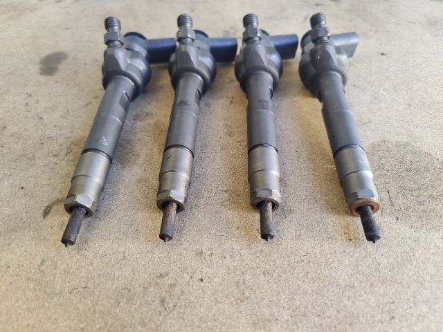 bontott TOYOTA VERSO Porlasztó Sor / Híd