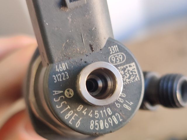 bontott TOYOTA VERSO Porlasztó Sor / Híd