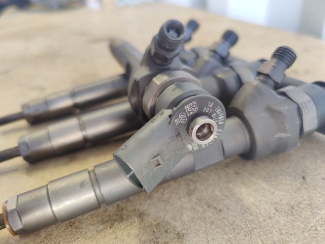 bontott TOYOTA VERSO Porlasztó Sor / Híd