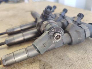 bontott TOYOTA VERSO Porlasztó Sor / Híd