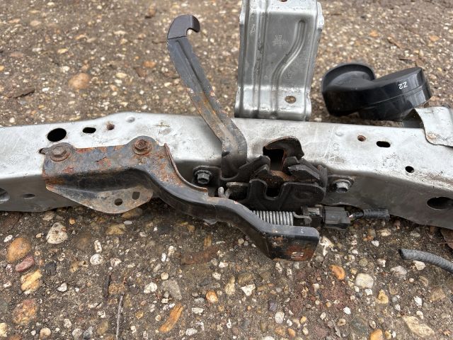 bontott TOYOTA VERSO Homlokfal (Üres lemez)