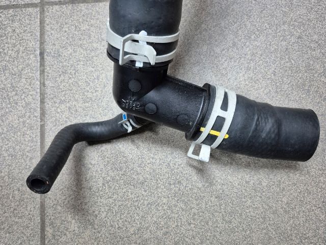 bontott TOYOTA VERSO Vízcső