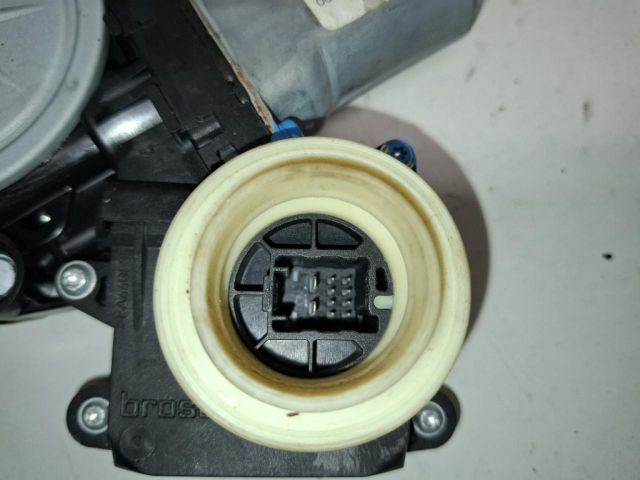 bontott TOYOTA VERSO Bal első Ablakemelő Motor