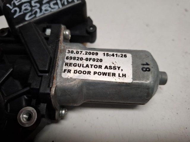 bontott TOYOTA VERSO Bal első Ablakemelő Motor