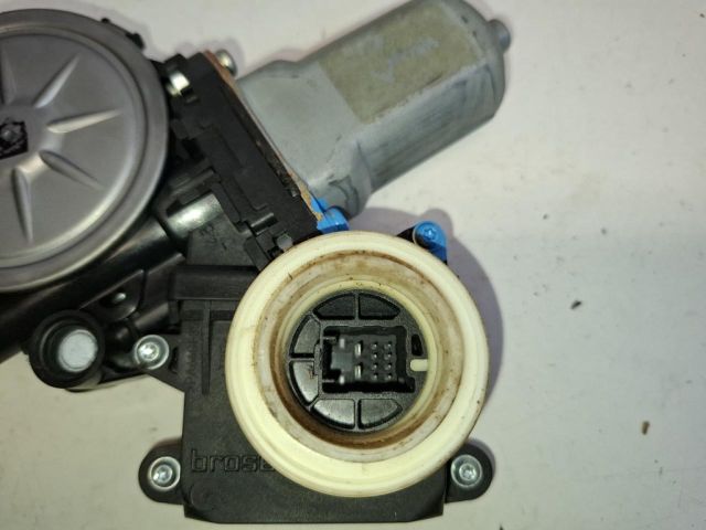 bontott TOYOTA VERSO Bal első Ablakemelő Motor