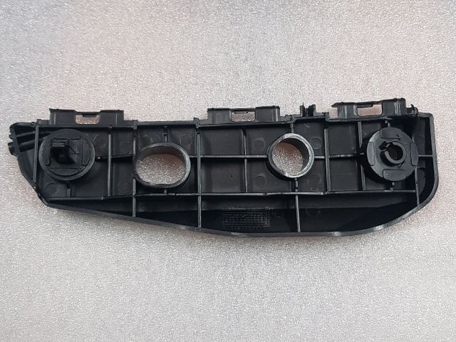 bontott TOYOTA VERSO Bal első Lökhárító Tartó (Műanyag)