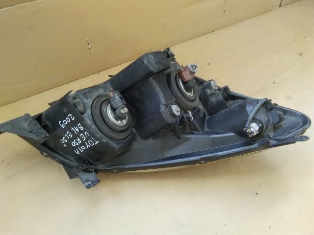 bontott TOYOTA VERSO Bal Fényszóró