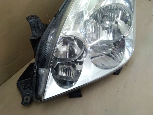 bontott TOYOTA VERSO Bal Fényszóró