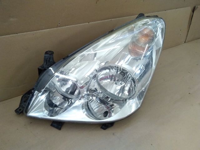 bontott TOYOTA VERSO Bal Fényszóró