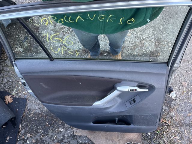 bontott TOYOTA VERSO Bal hátsó Ajtó (Részeivel)