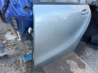 bontott TOYOTA VERSO Bal hátsó Ajtó (Részeivel)