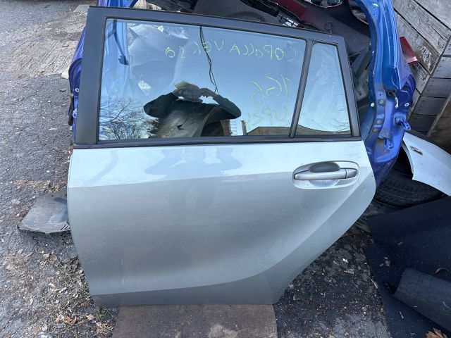 bontott TOYOTA VERSO Bal hátsó Ajtó (Részeivel)