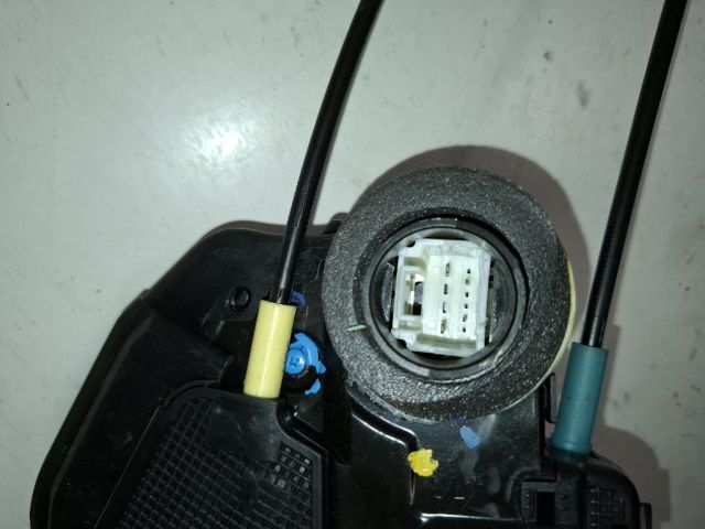 bontott TOYOTA VERSO Bal hátsó Ajtózár