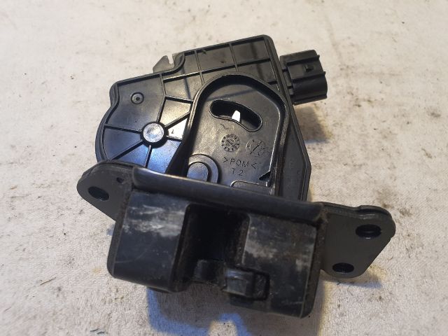 bontott TOYOTA VERSO Csomagtérajtó Zárszerkezet