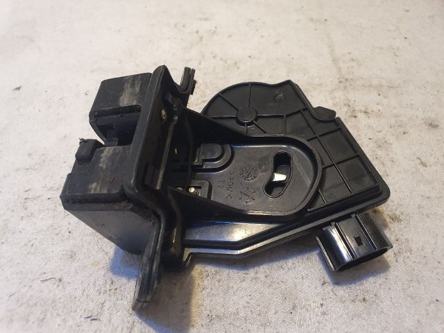 bontott TOYOTA VERSO Csomagtérajtó Zárszerkezet