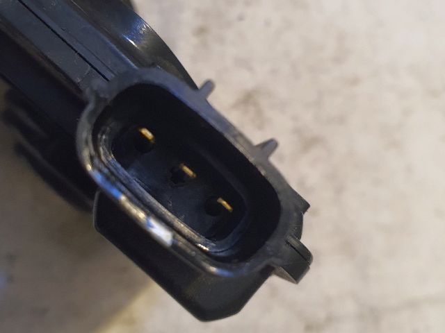 bontott TOYOTA VERSO Csomagtérajtó Zárszerkezet