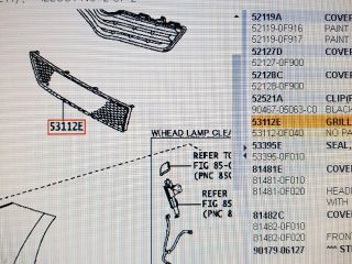 bontott TOYOTA VERSO Első Lökhárító Alsó Középső Díszrács