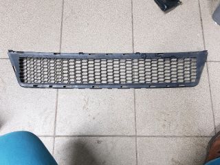 bontott TOYOTA VERSO Első Lökhárító Alsó Középső Díszrács