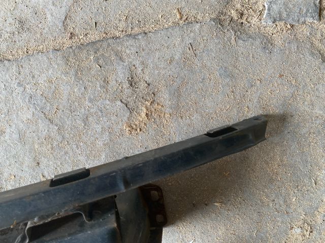 bontott TOYOTA VERSO Első Lökhárító Merevítő (Fém)