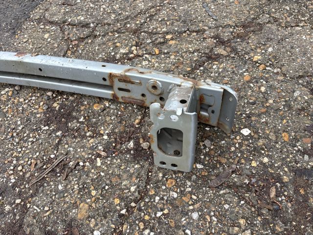 bontott TOYOTA VERSO Első Lökhárító Merevítő (Fém)