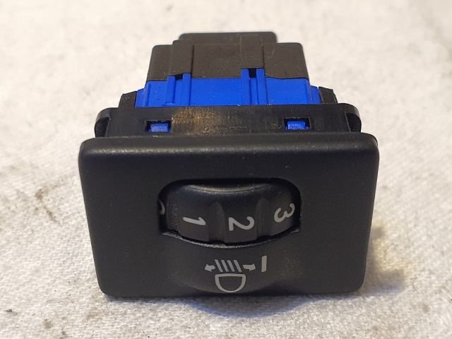 bontott TOYOTA VERSO Fényszórómagasság Állító Kapcsoló