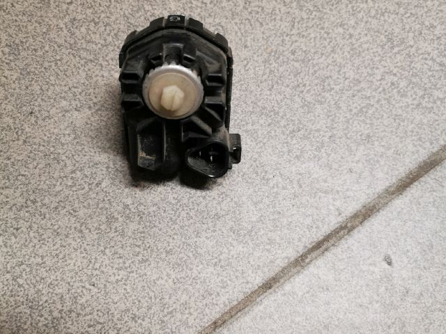 bontott TOYOTA VERSO Fényszórómagasság Állító Motor (Pozíciófüggetlen)