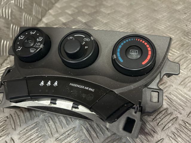 bontott TOYOTA VERSO Fűtéskapcsoló (digit klímás)