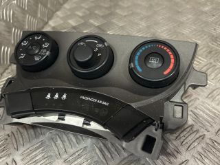 bontott TOYOTA VERSO Fűtéskapcsoló (digit klímás)