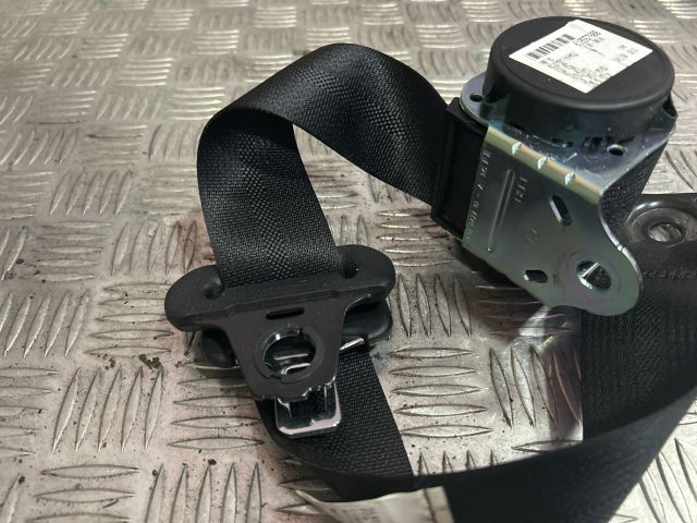 bontott TOYOTA VERSO Hátsó középső Biztonsági Öv