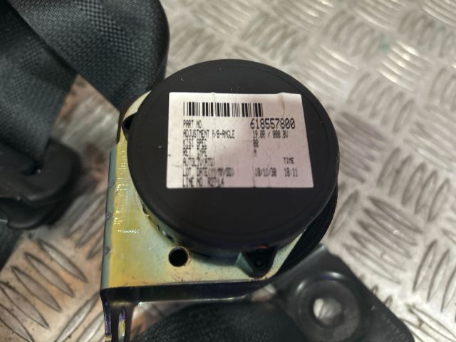 bontott TOYOTA VERSO Hátsó középső Biztonsági Öv