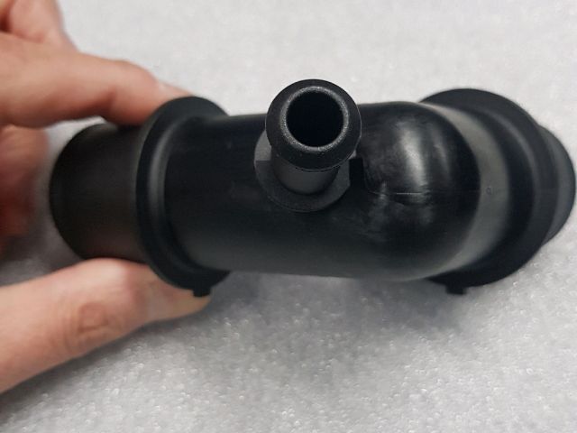 bontott TOYOTA VERSO Hűtővíz Elosztó Cső