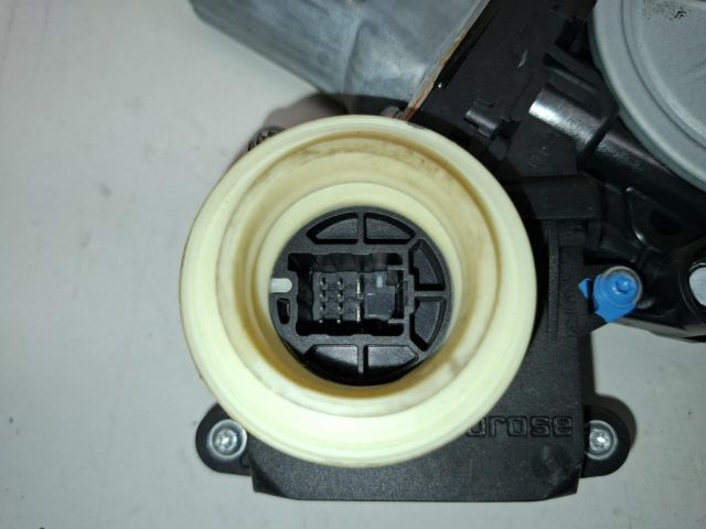 bontott TOYOTA VERSO Jobb első Ablakemelő Motor